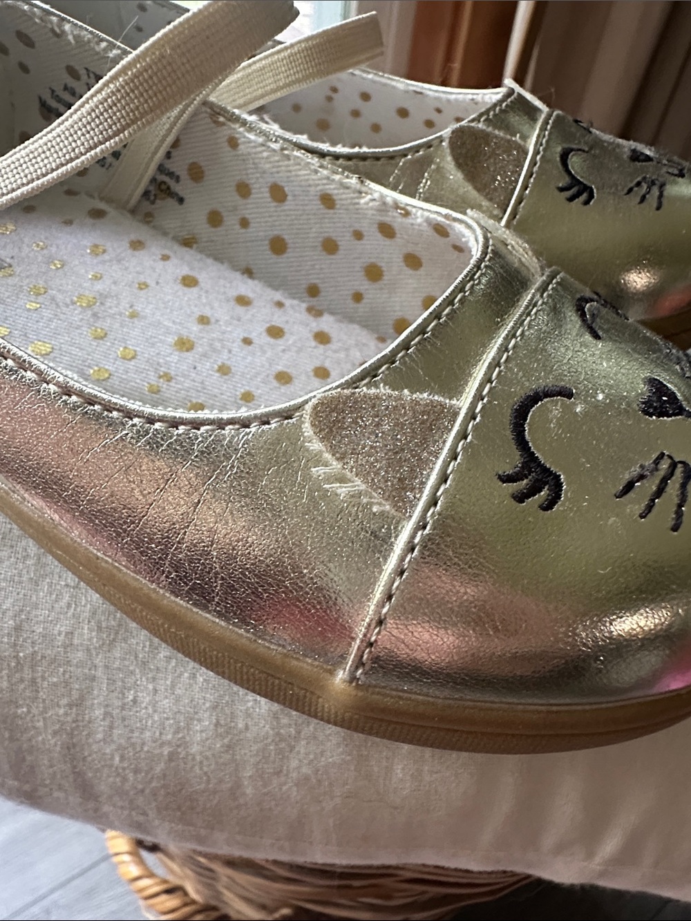 Tucker + Tate Metallic Gold Cat Face Girls Ballet Flats size 12 - Picture 3 of 6